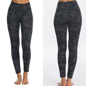 SPANX Look At Me Now Leggings